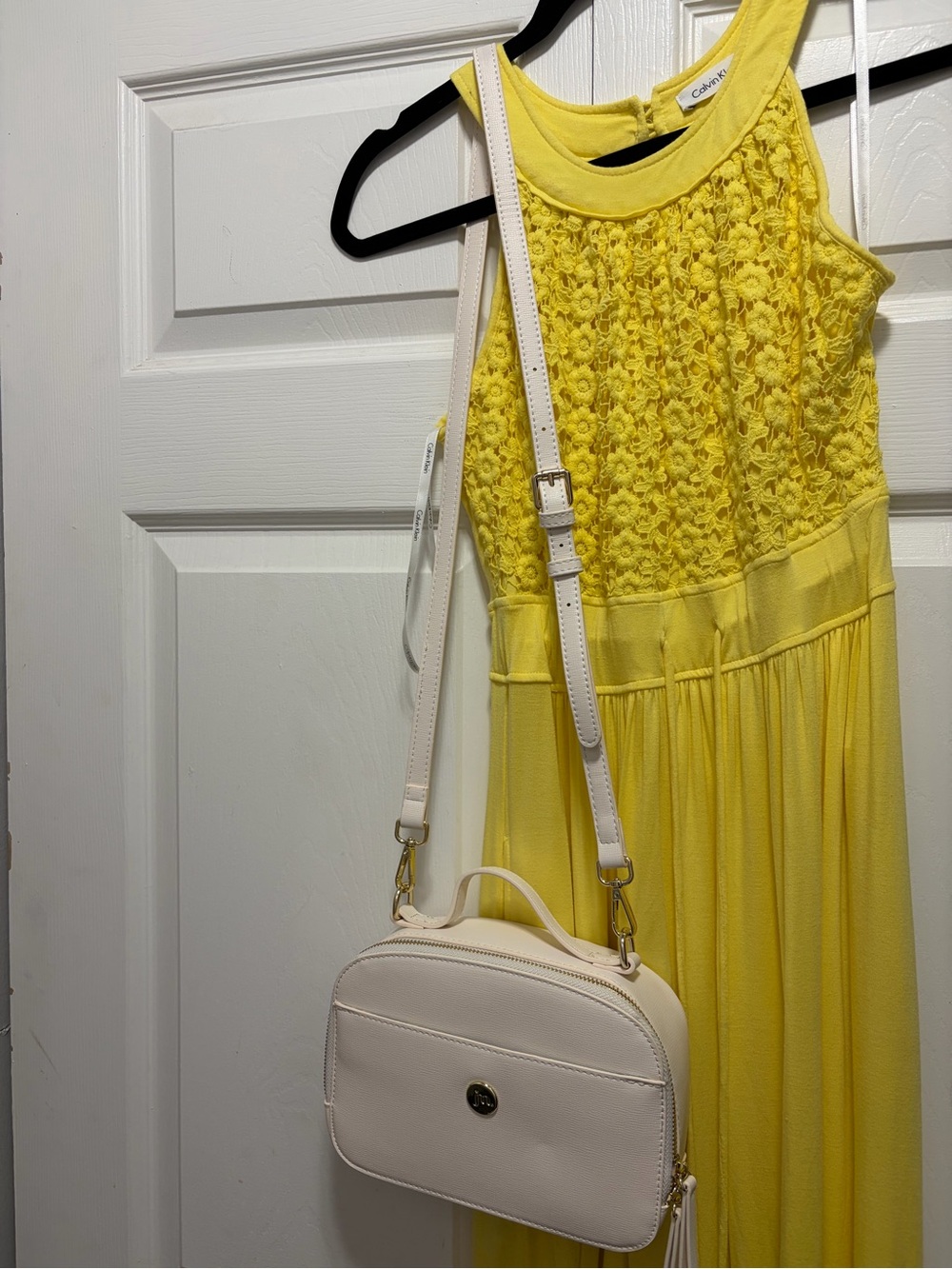 JM Collection Cream Crossbody Bag - Picture 7 of 14